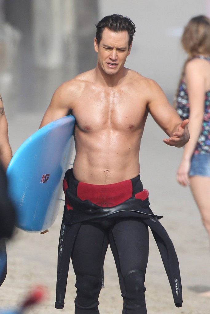 Mark-Paul Gosselaar and Breckin Meyer Shirtless in Malibu | THE MAN